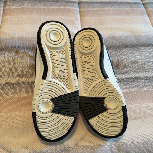 Nike Gamma Force (women’s size 7) - Picture 3 of 3